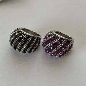 Set of 2‎ domed tornado rhinestone costume rings